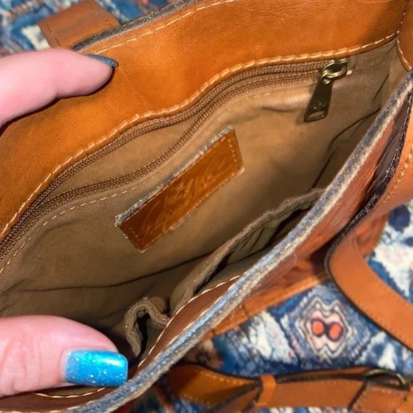 Patricia Nash Venezia Tooled Leather Crossbody - Picture 3 of 3